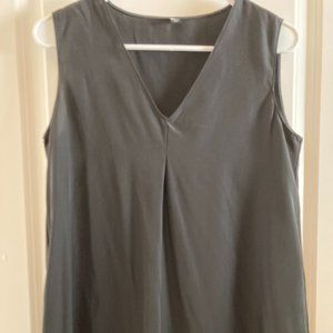 NWOT Black Uniqlo women's sleeveless top size S